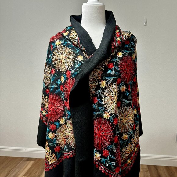 Baby Alpaca Shawl / Wrap in Black with Multicolor Embroidery – Made in Peru  New - Picture 4 of 14